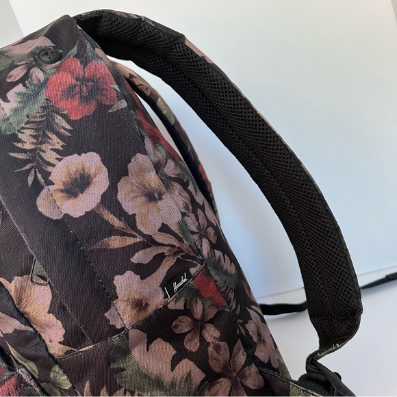 Herschel Backpack: Tropical Print - Picture 3 of 16
